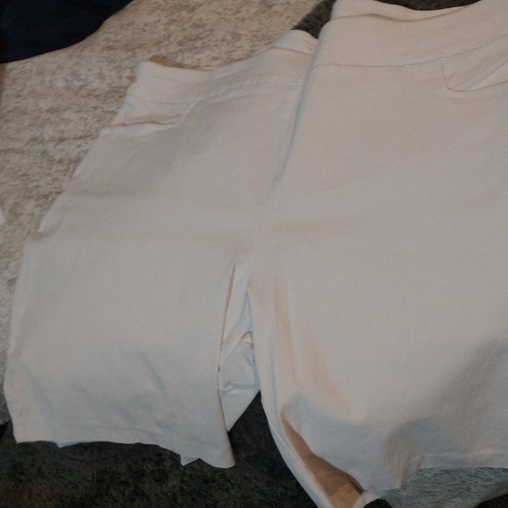 Terra & Sky White Bermuda Short Size 1X 16W-18W